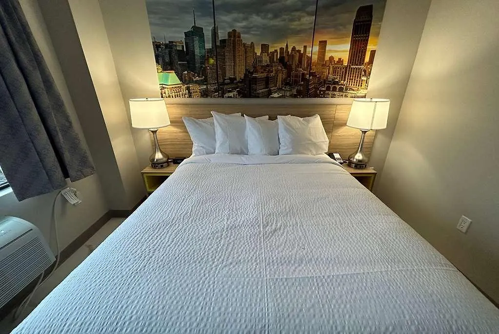 Days Inn By Wyndham Staten Island New York Hotel