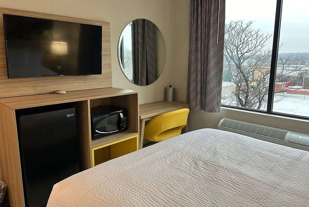 Hotel Days Inn By Wyndham Staten Island New York