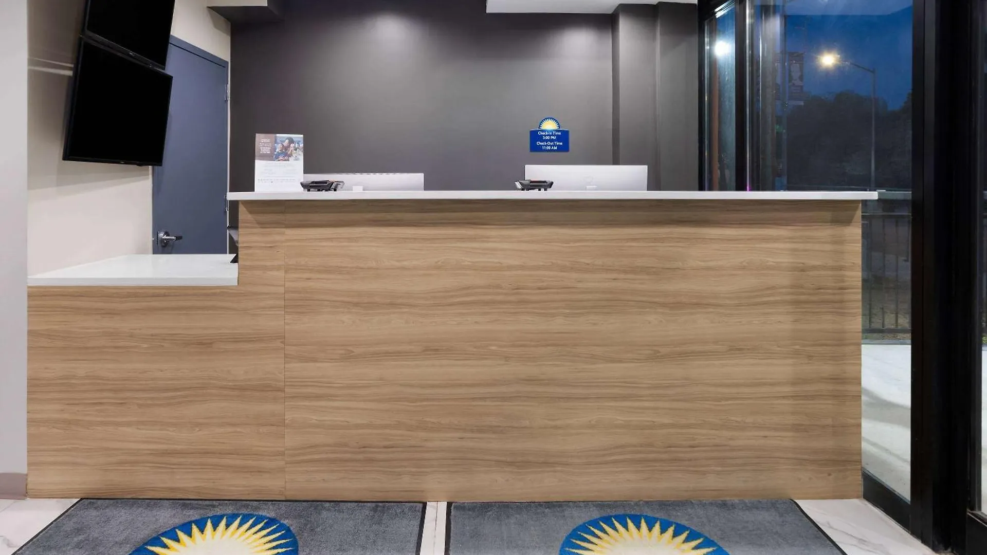 Days Inn By Wyndham Staten Island New York Hotel