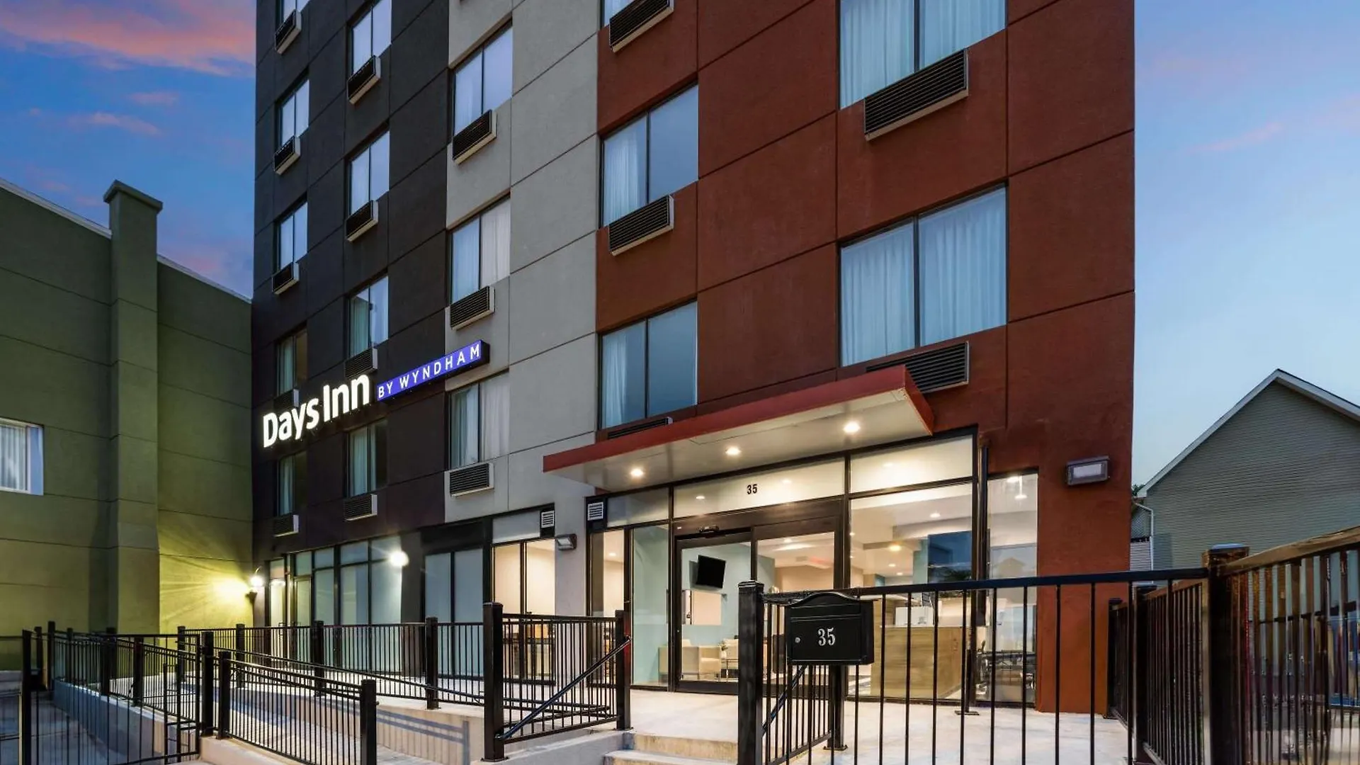 Days Inn By Wyndham Staten Island New York Hotel